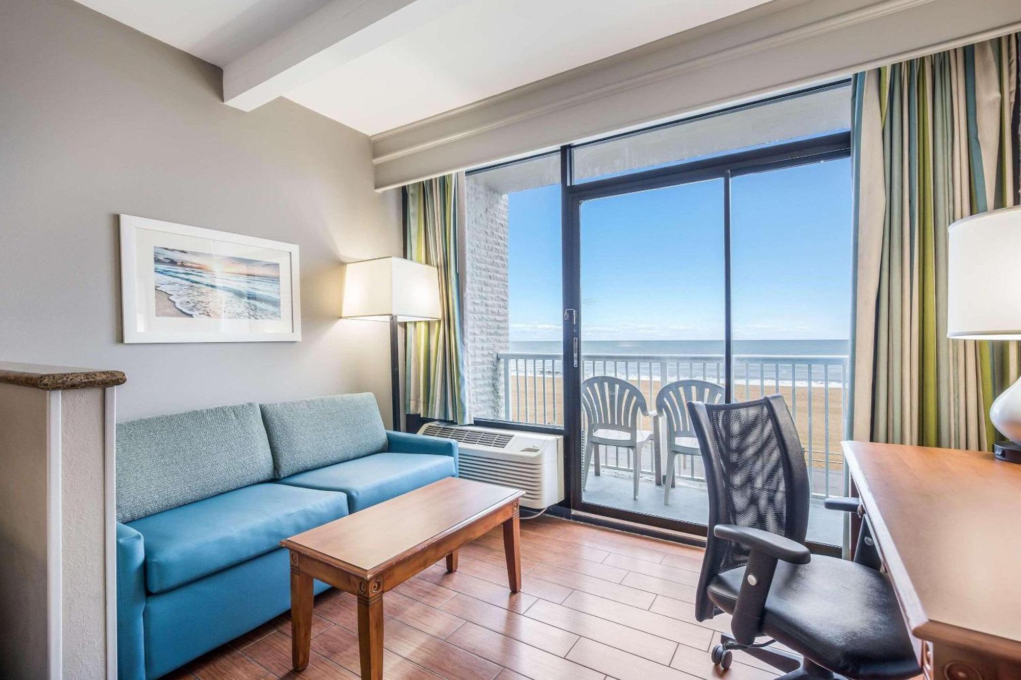 Country & By Radisson, Oceanfront , Va Hotel
