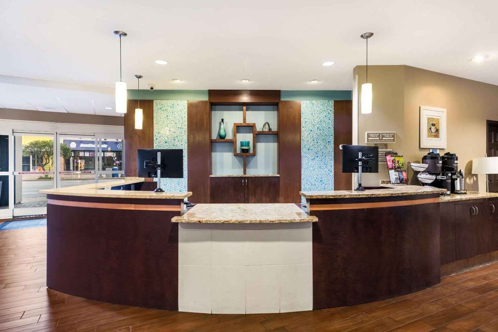 Country & By Radisson, Oceanfront , Va