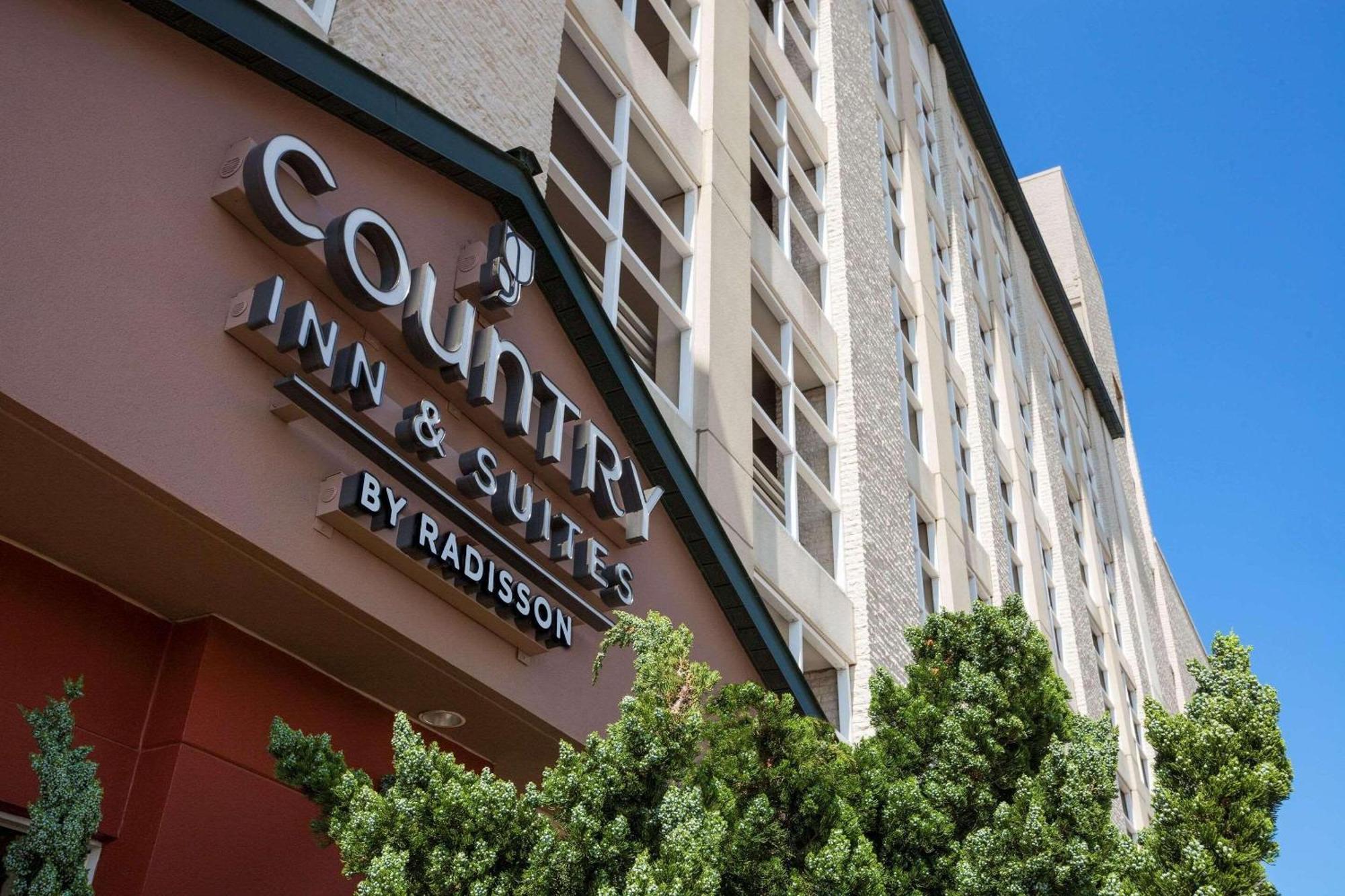 Hotel Country & By Radisson, Oceanfront , Va Virginia Beach